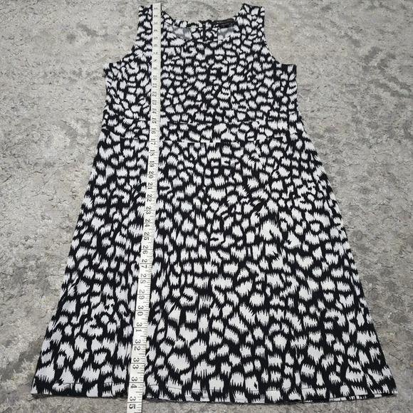 ✨4/$20. BCBGMAXAZRIA Abstract Black White Leopard Mini Sleeveless Shift Dress, M - Picture 8 of 12